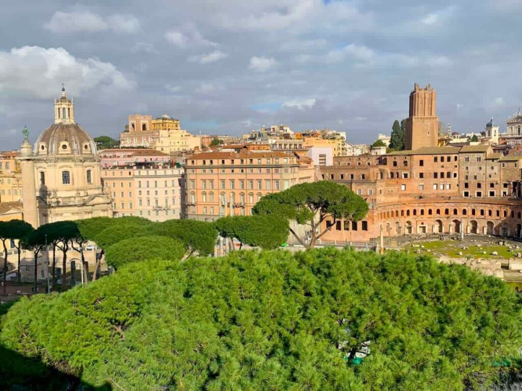 A view of Rome from the Altar of the Fatherland. Enjoying the views of Rome from there is one of the best things to do in Rome.