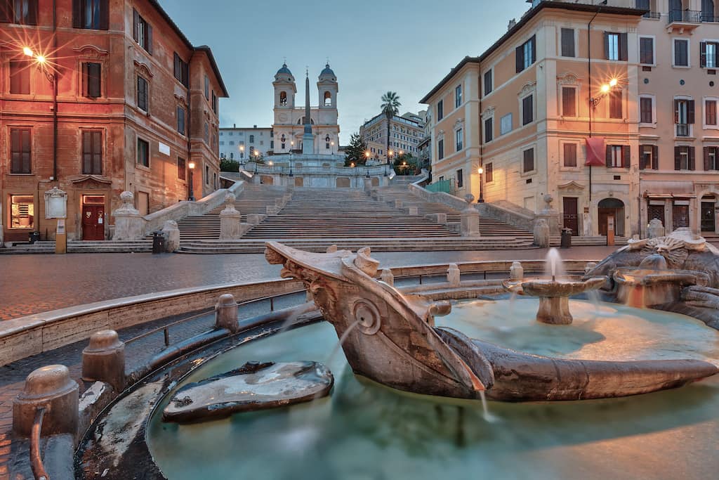 The Spanish Square with Spanish Steps i Rome. Visiting them is among the best things to do in Rome Italy. 
