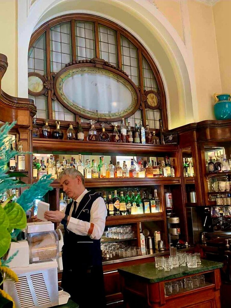 Interrior of Gilli Caffe in Florence 
