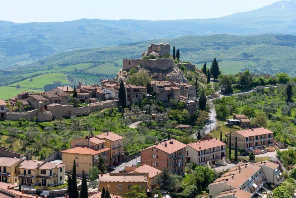 Panoramic view od Castiglione d’Orcia in the d Orcia valley in Tuscany Italy