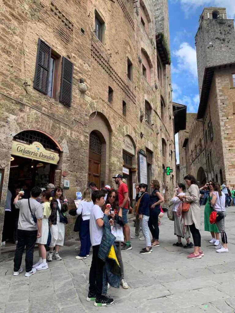 People queuing in front of the Gelateria Dondoli 