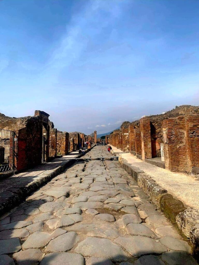 Via dell’Abbondanza,  Pompeii