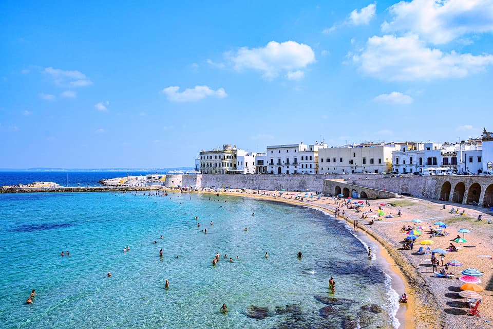 Spiaggia della Purità beach beside the old town walls in Gallipoli, Puglia