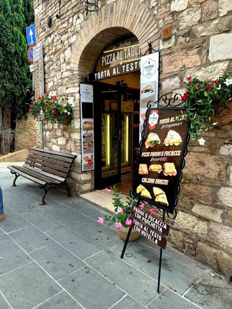 Pizzeria da Andrea, a small historic pizzeria and street food spot in Assisi, Italy